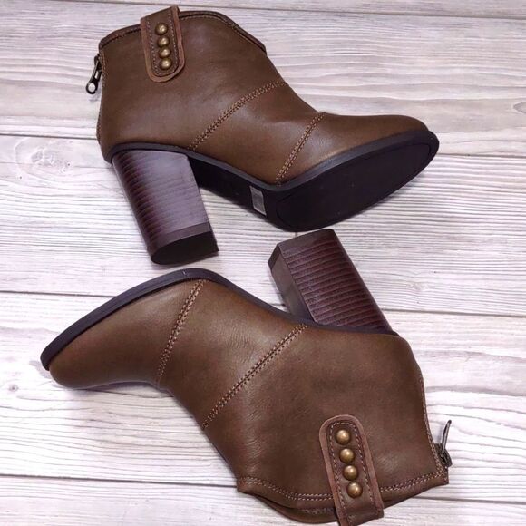 (46-0609) Boots from Refresh Brown Size 6.5 - Picture 9 of 11